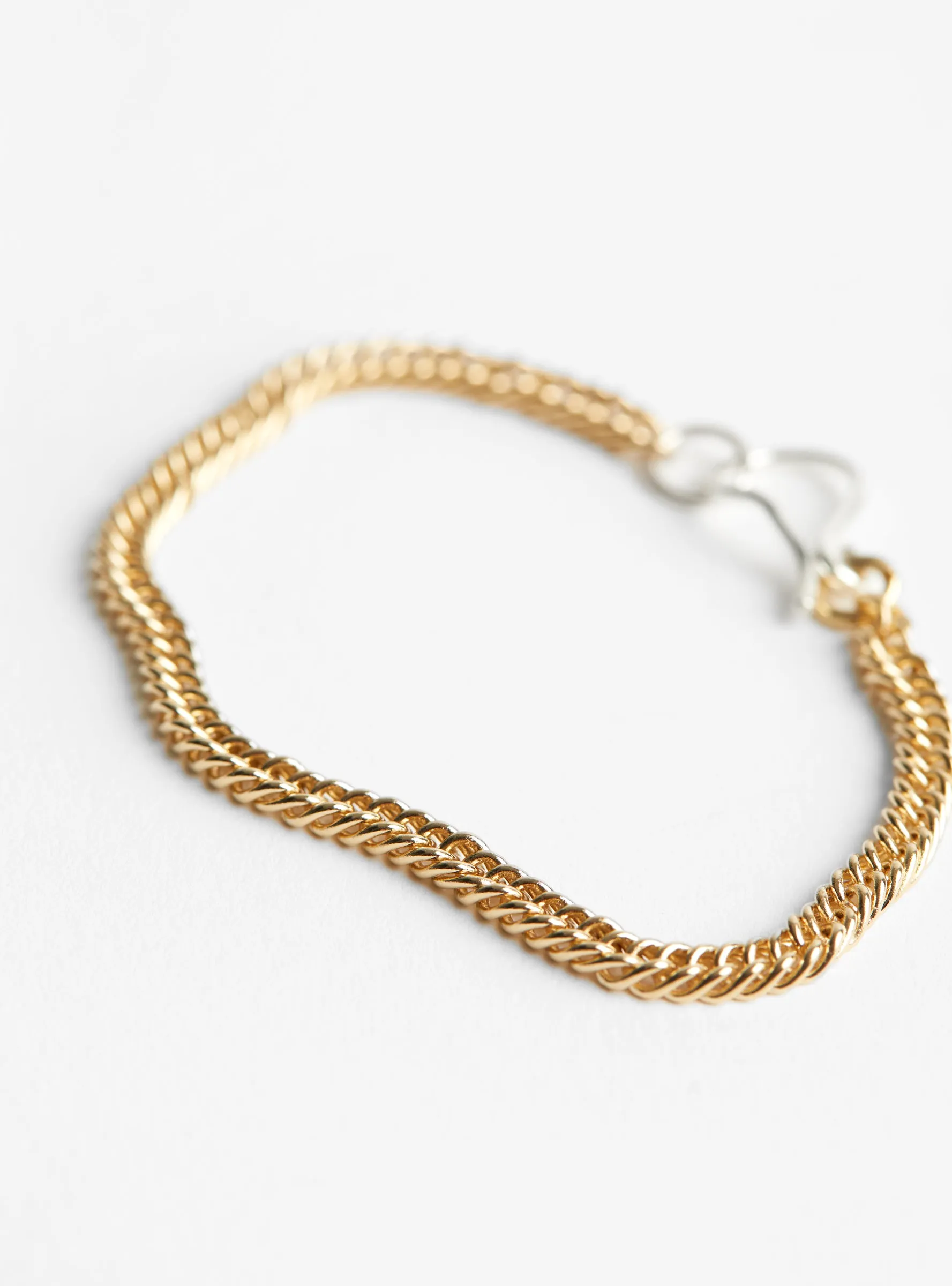 Small Hook Chain Bracelet Gold
