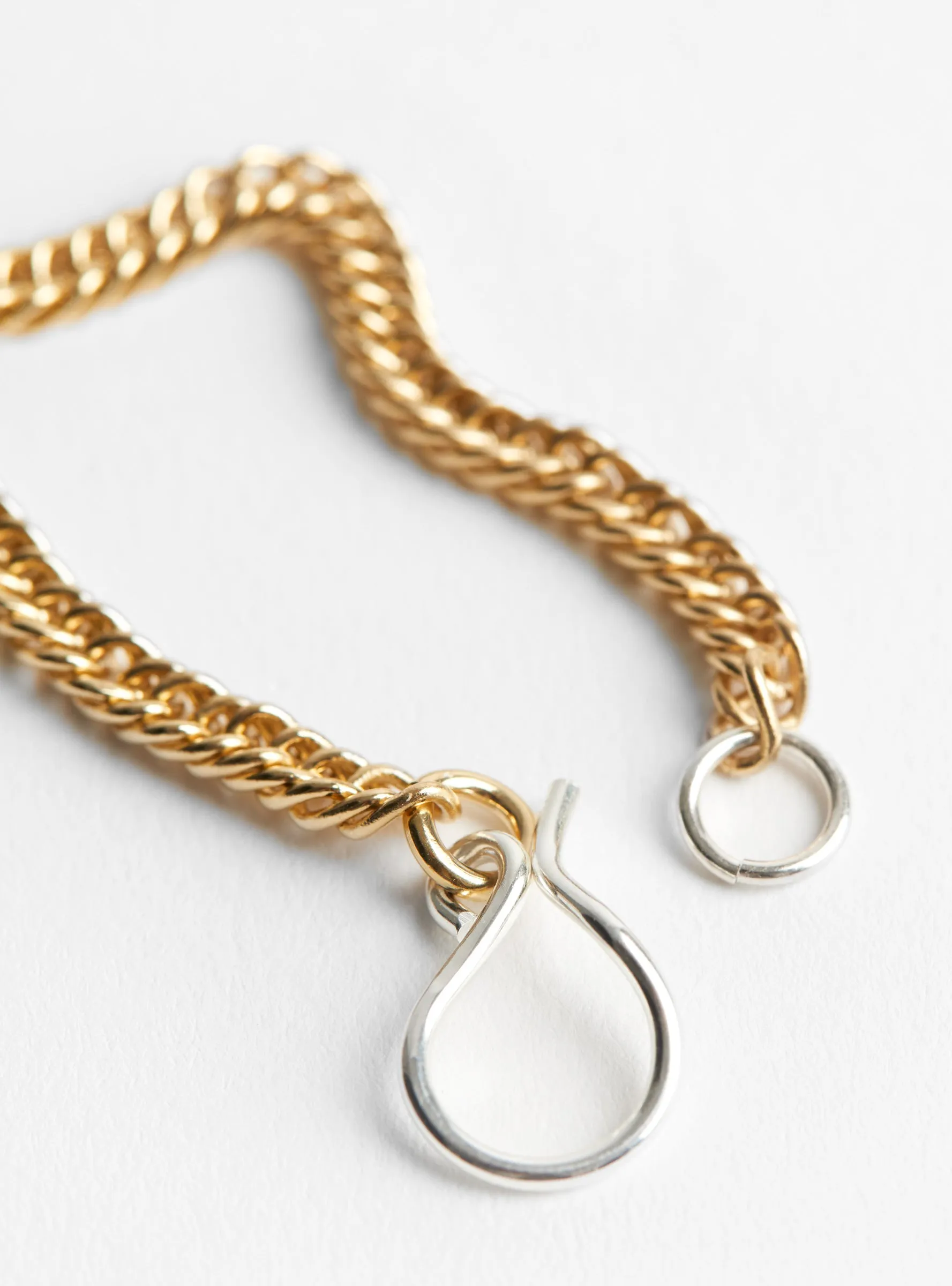 Small Hook Chain Bracelet Gold